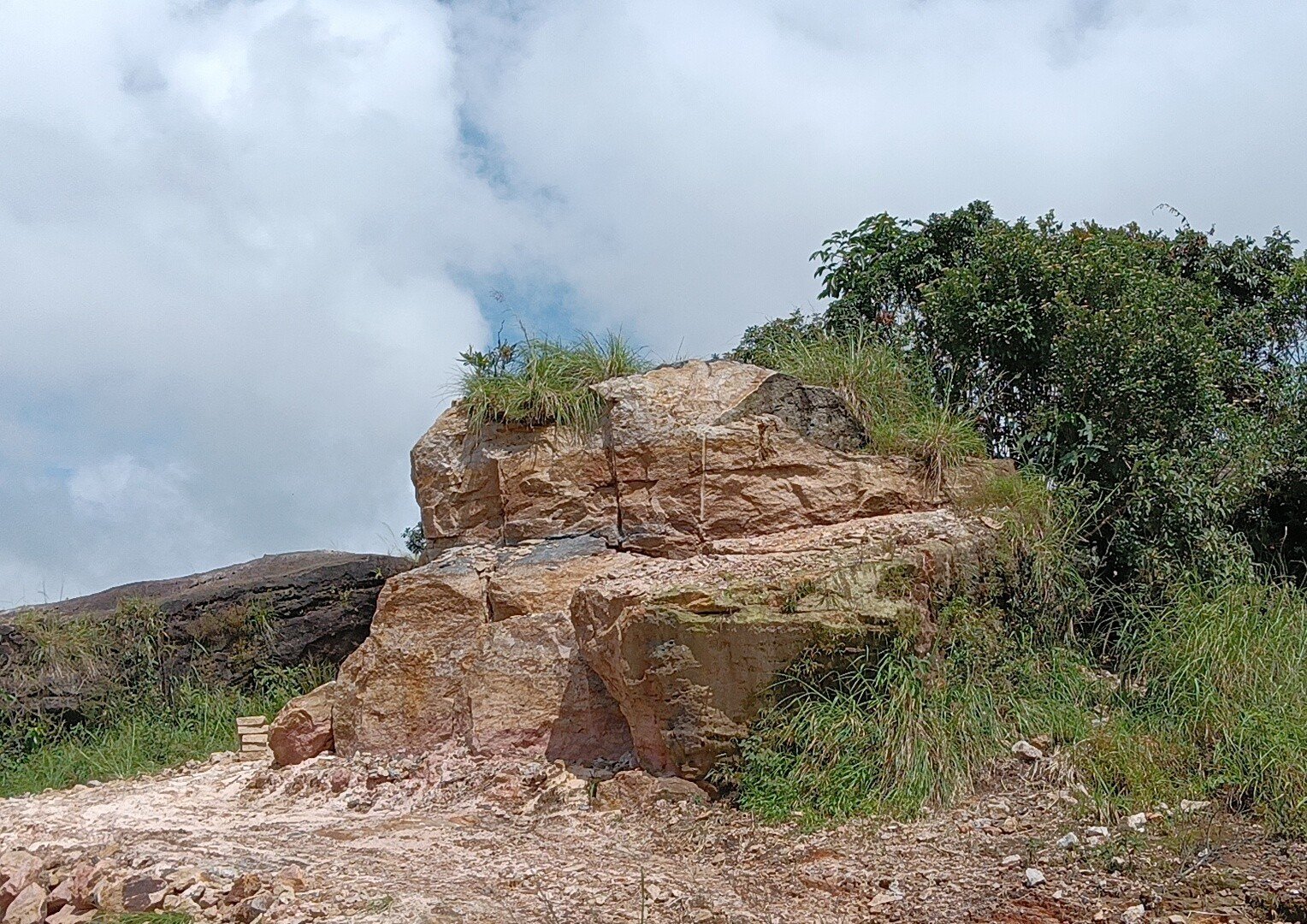 it is an image of Precambrian rocks in Meghalaya.